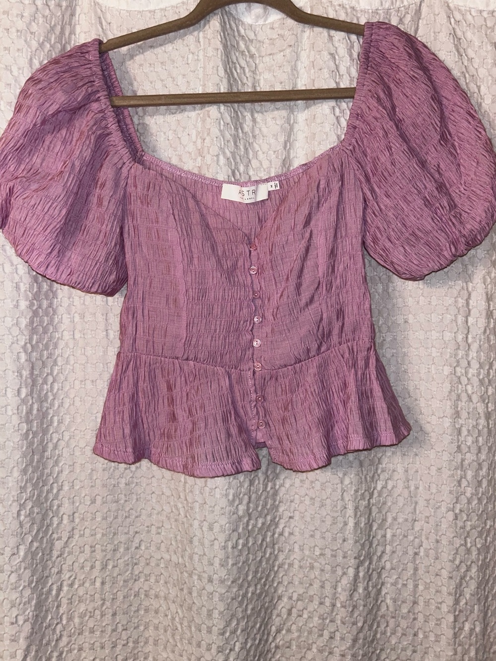 ASTR The Label - Lilac Puff-Sleeve Peplum Blouse - Medium NWOT - Picture 3 of 7